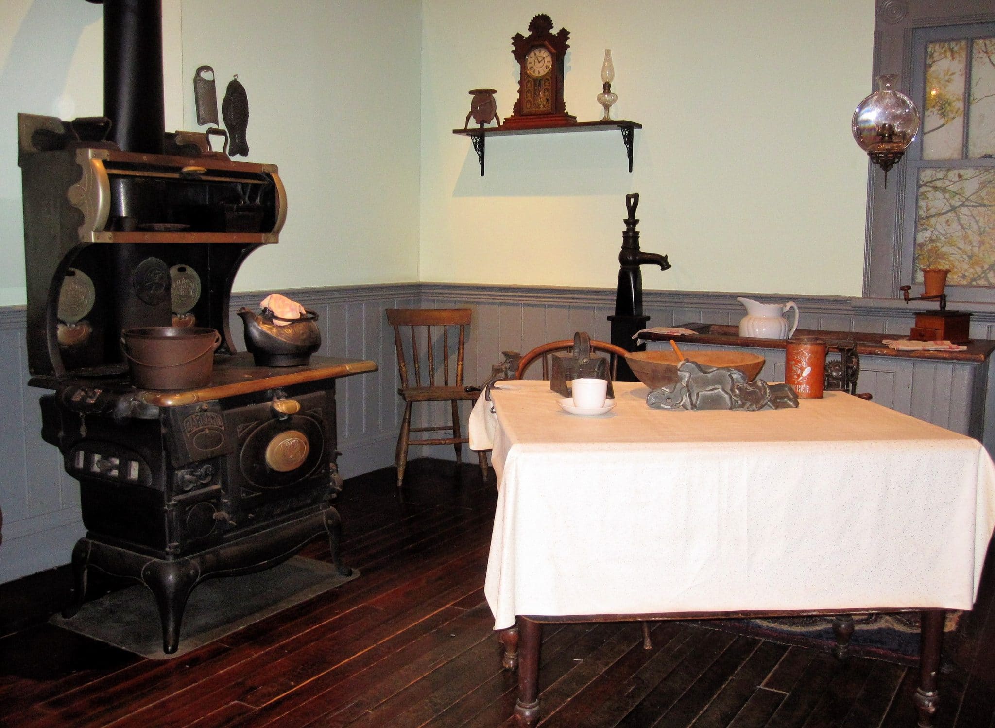 kitchen table from the late 1800s