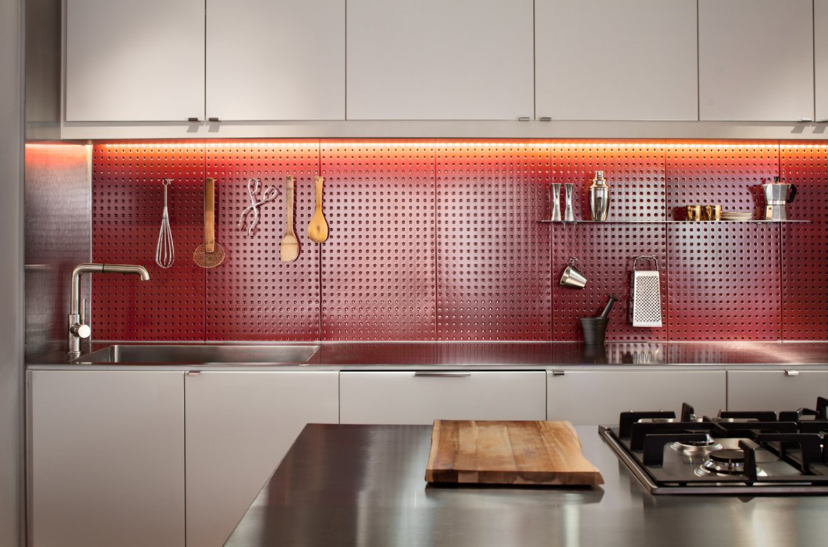 metal-backsplash-pegboard-hanging-kitchen-accessories