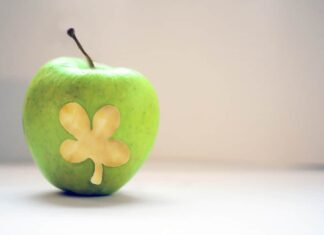 Accenting Your Kitchen Cabinets With St. Patty’s Day Décor green-apple-four-leaf-clover