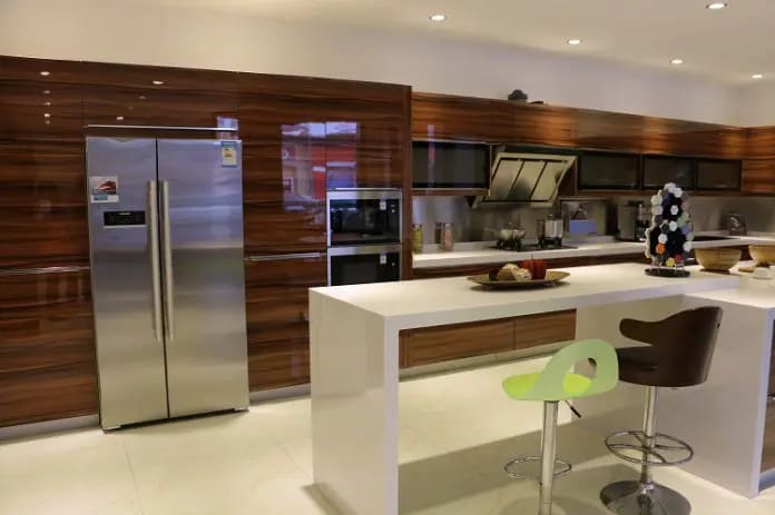 glossy-european-flat-panel-laminate-kitchen-cabinets