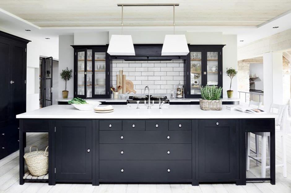 tips how to decorate with kitchen statement pieces