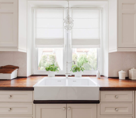 Cozy and Simple: A Farmhouse-Style Kitchen farmhouse style kitchen