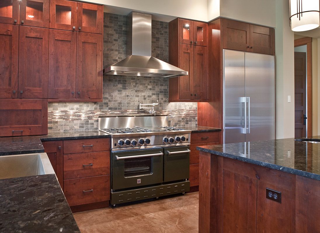 transitional style kitchen tile design