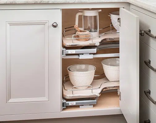  Blind corner cabinet with kidney pullout