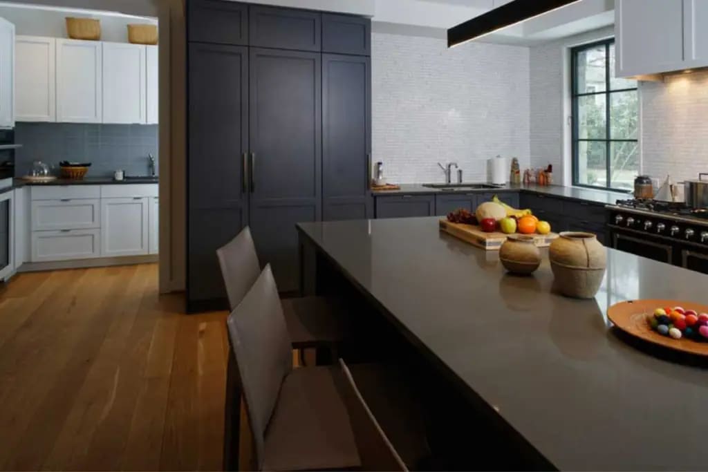 Contemporary Kitchen with Slim Shaker
