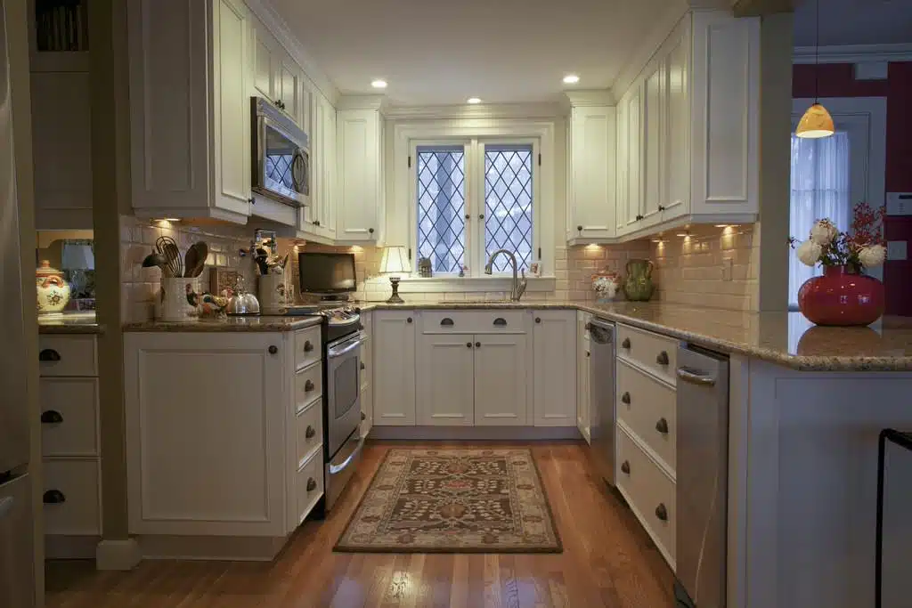 kitchen cabinets design featuring traditional cup pulls